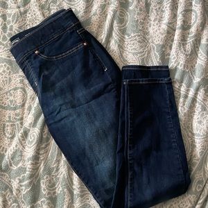Signature by Levi Strauss totally shaping pull-on skinny